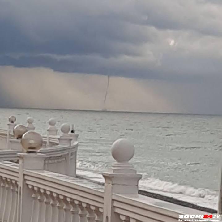 В море у берегов Сочи образовался смерч