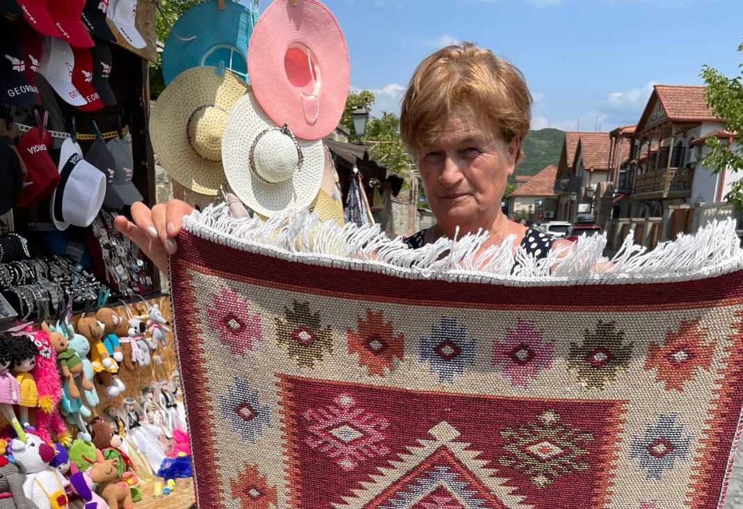 «У нас в Сочи такого не встретишь»: россиянин рассказал об уличных торговцах в Грузии