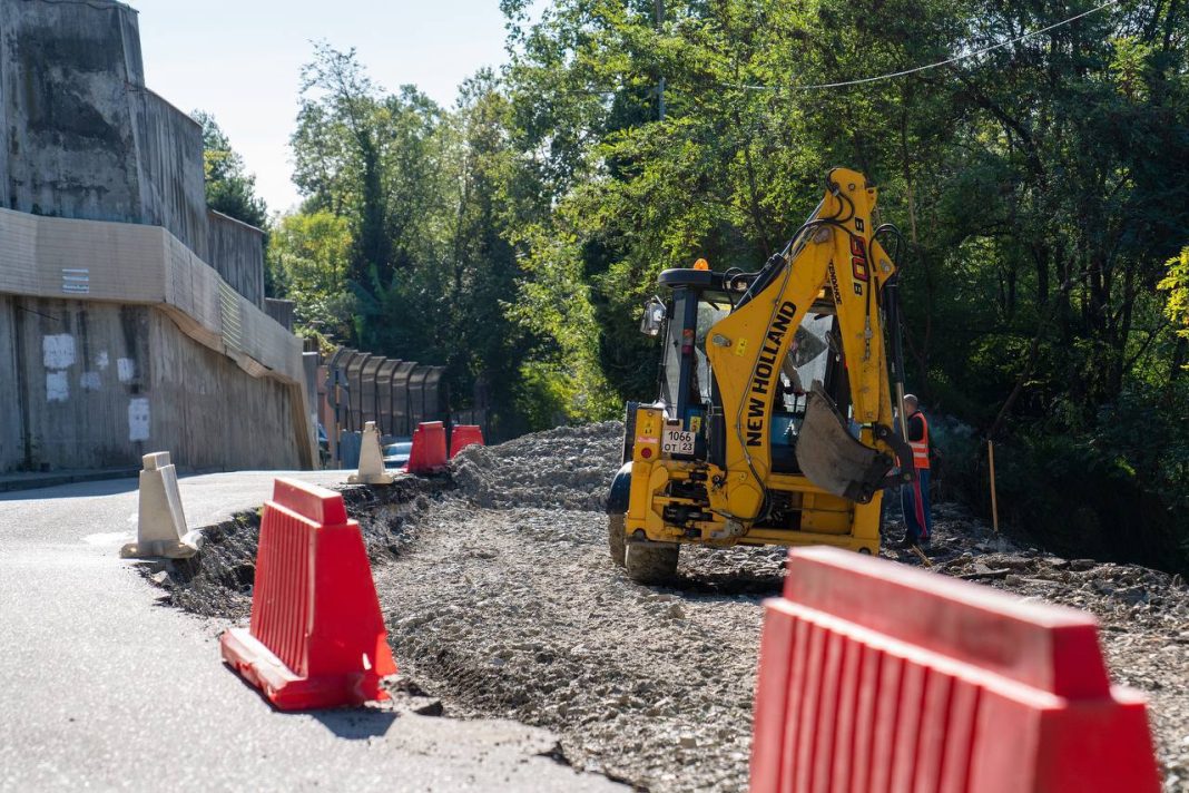На объезде Хостинского района восстанавливают последствия разгула стихии