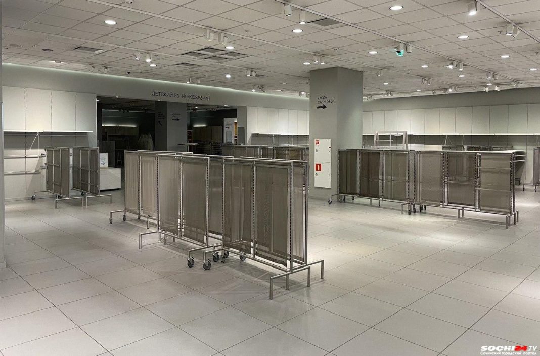 Последняя распродажа: расскажем, как выглядел H&M в Сочи на пороге закрытия