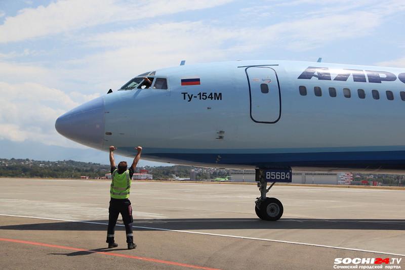 Самолёт не долетел до Сочи из-за самочувствия пассажирки
