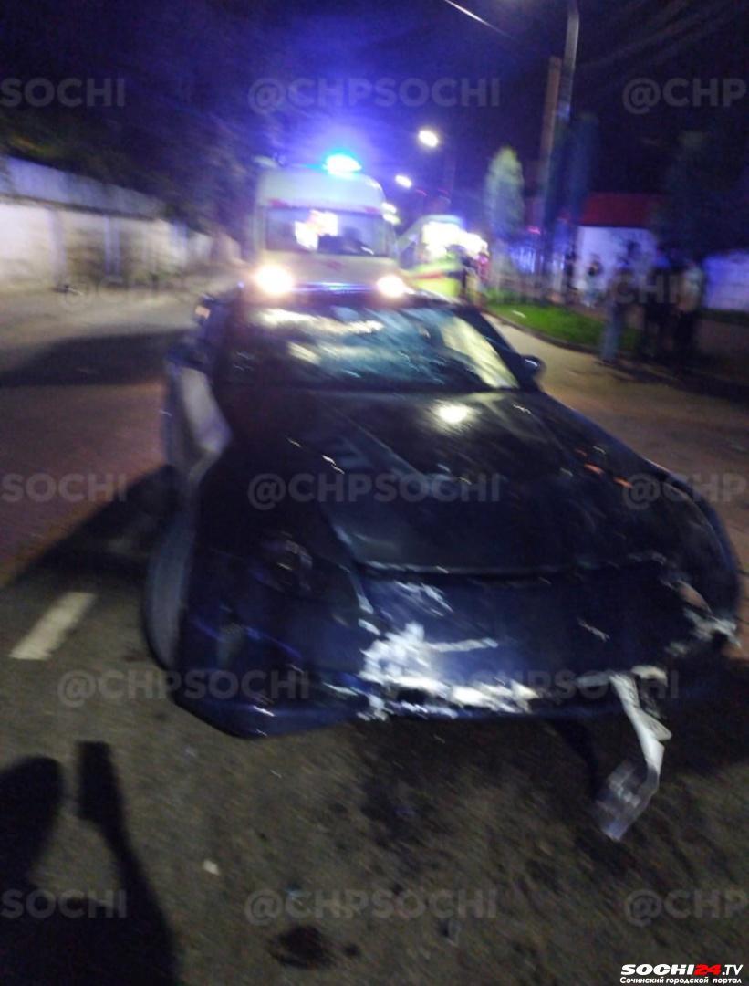 В Сочи мопед разлетелся на части после ДТП