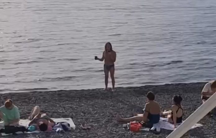 Порно видео: волосатые на пляже