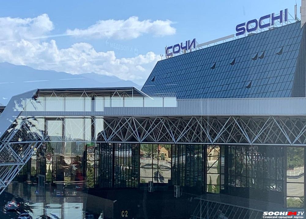 Туристка рассказала, как она не платит за еду и напитки в аэропортах