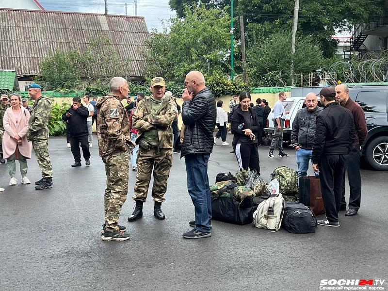 Сотню мобилизованных отправили из Сочи в пункт сбора