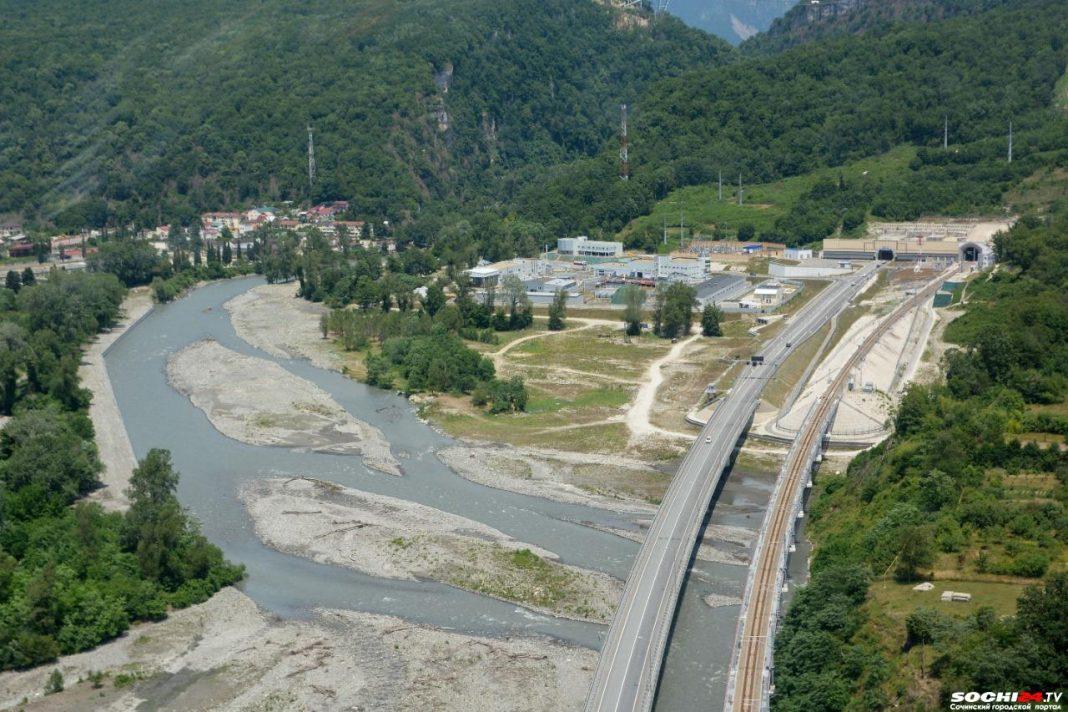 В Сочи из-за фестиваля перекроют трассу Адлер-Красная Поляна