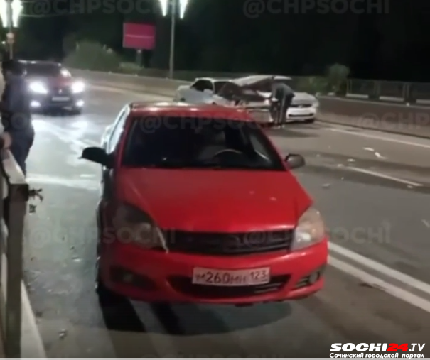 В Сочи гонщик спровоцировал ДТП