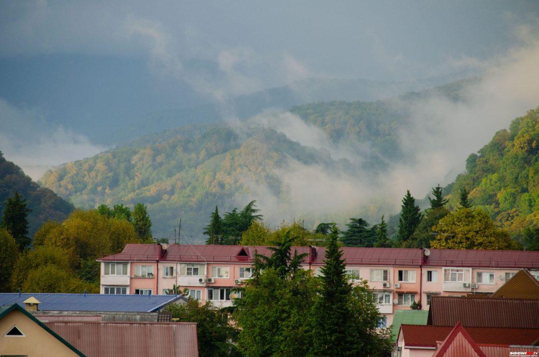 Спасатели ищут мужчин с детьми, не вернувшихся из похода в Сочи