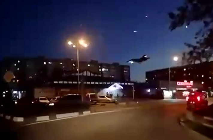 Тикай быстрее! В Сети появилось новое видео крушения самолета на многоэтажку в Ейске