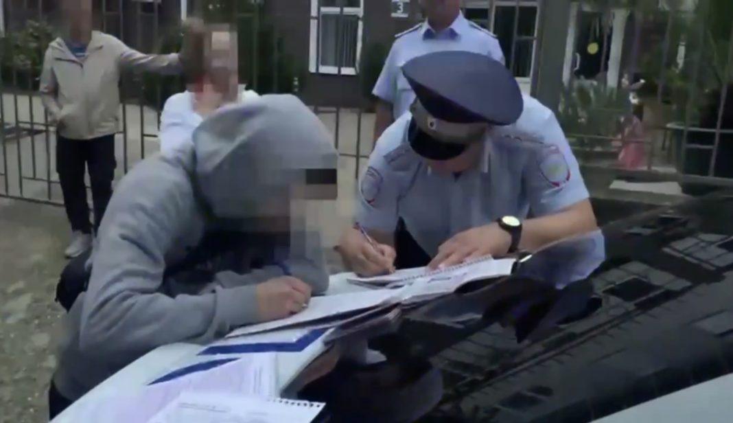 В Сочи поймали подростка на чёрном «BMW» без номеров (Видео)