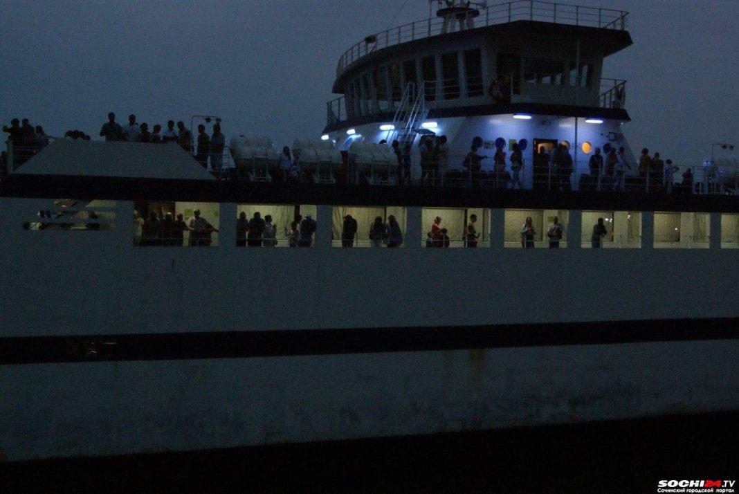 Керченская паромная переправа  возобновила работу