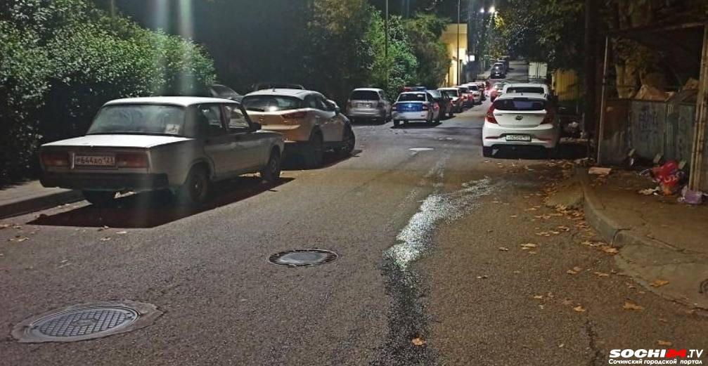 Розыск: в Сочи ищут мопедиста, сбившего ребенка во дворе