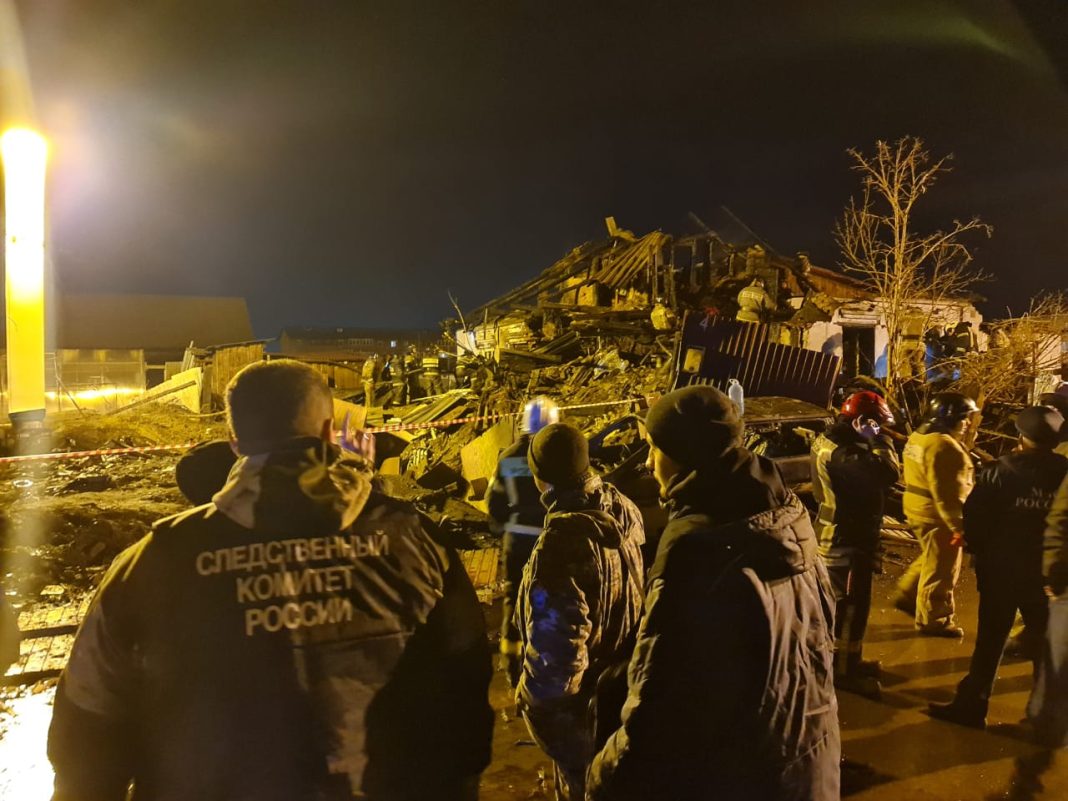 В Иркутске рухнул истребитель, 2 пилота погибли (Видео)