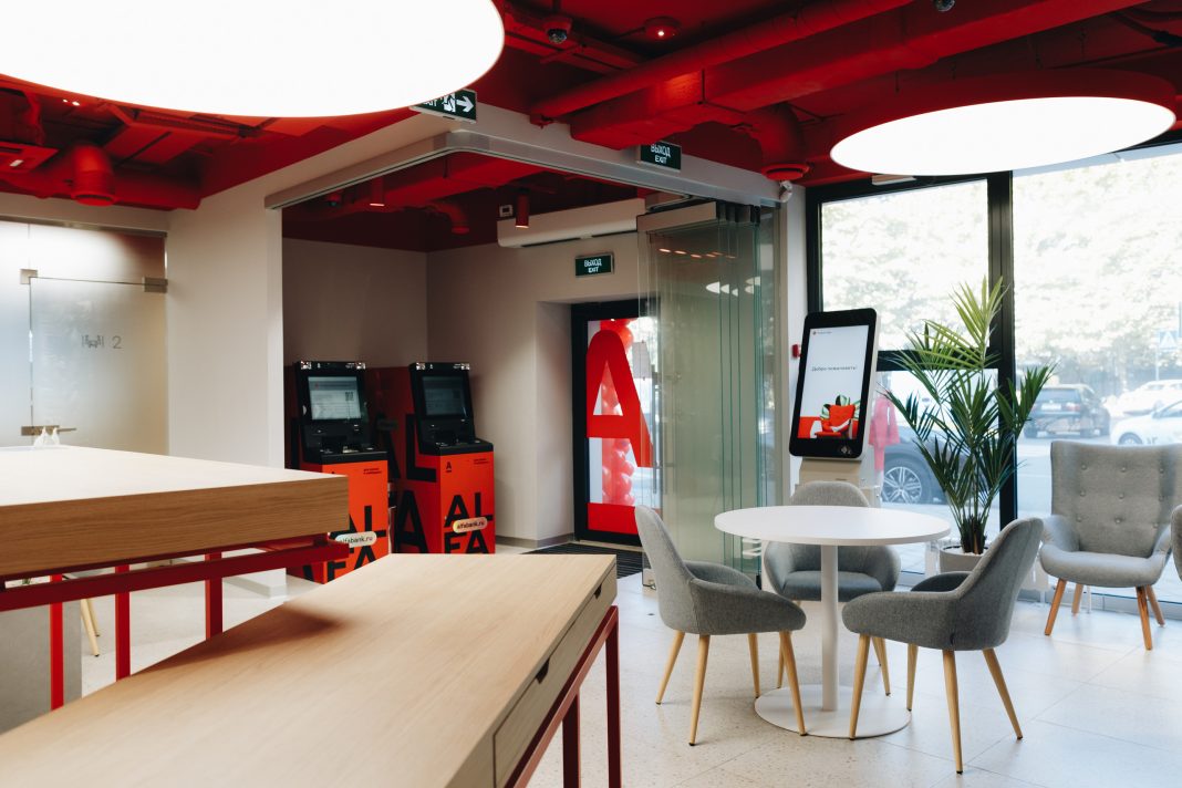 Альфа-Банк открыл в Адлере первый офис будущего