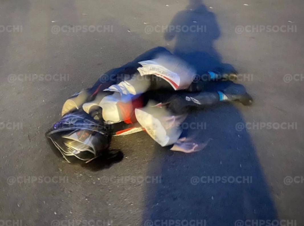 В Сочи в аварии насмерть разбилась девушка-мотоциклист (Видео)