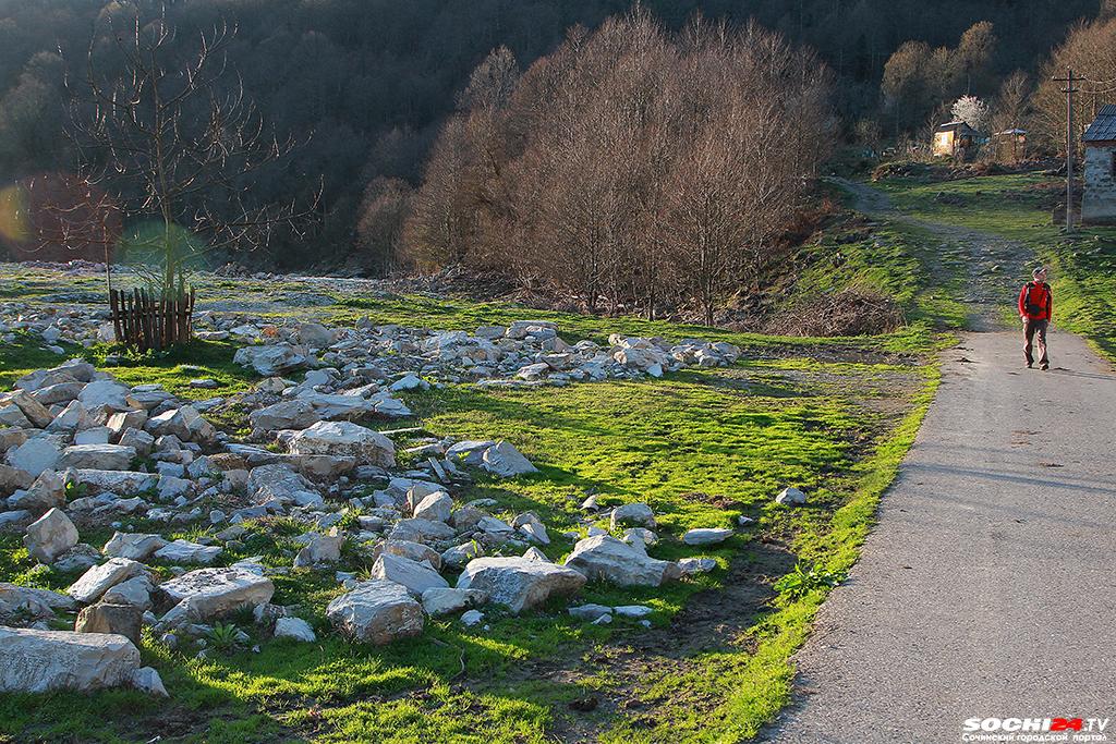 «Инфраструктуры нет, дорог нет»: россиянка рассказала о переезде на Юг