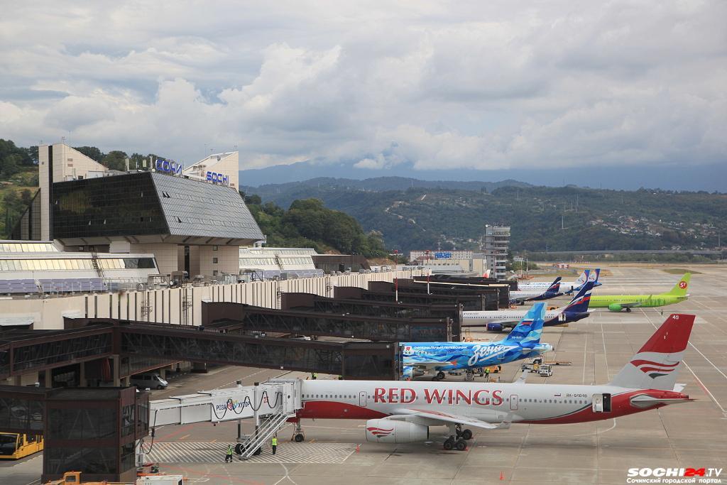 Пассажиры рейса Адлер — Стамбул застряли в аэропорту