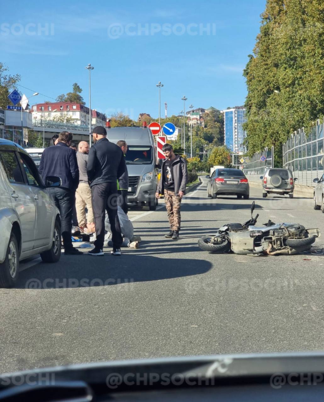 Мопедисты пострадали в аварии в Сочи
