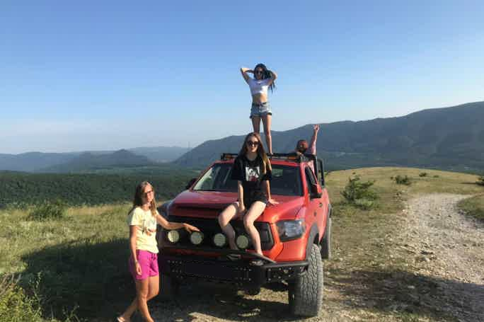 «Разводят, как простачков»: турист рассказал про хитрую схему заработка экскурсоводов из Сочи