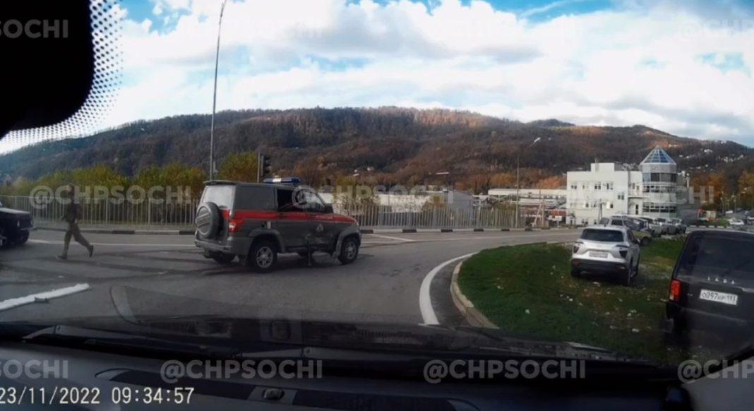 Росгвардейцы протаранили «Жигули» в Сочи (Видео)