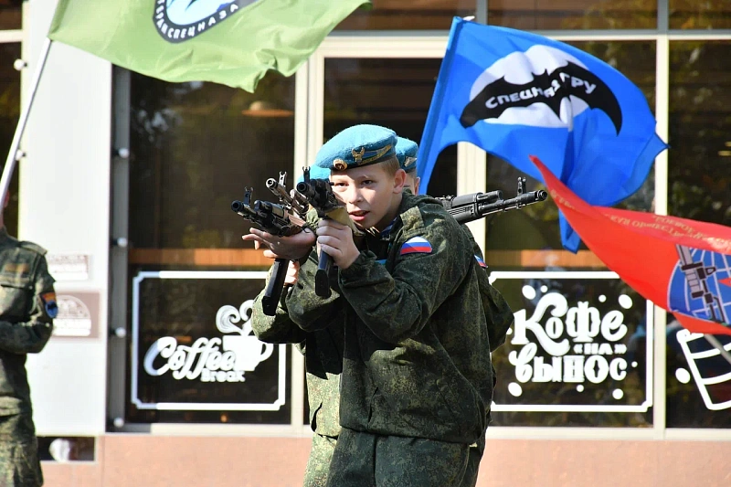 Ветеран войны в Афганистане рассказал юным сочинцам о своём боевом опыте