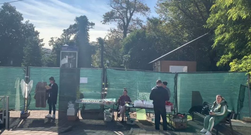 Ты не пройдешь! Парк «Фрунзе» в Сочи полностью закрыт для прохода из-за ремонта (Видео)