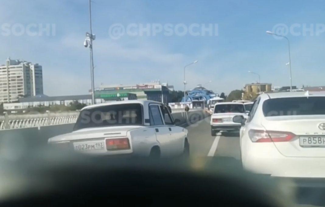 В Сочи разыскивают двоих любителей погонять по встречке (Видео)