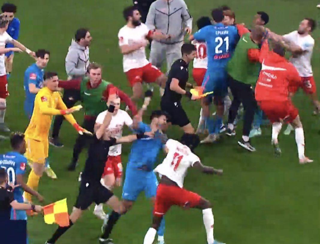 Игроки «Зенита» и «Спартака» устроили массовую драку на поле (Видео)