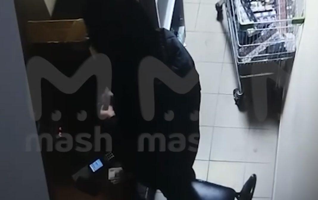 Сотрудница «Пятёрочки» за 2 месяца вынесла из магазина 2 млн наличными (Видео)