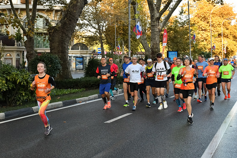 Пять тысяч бегунов вышли на старт Сочи Марафона