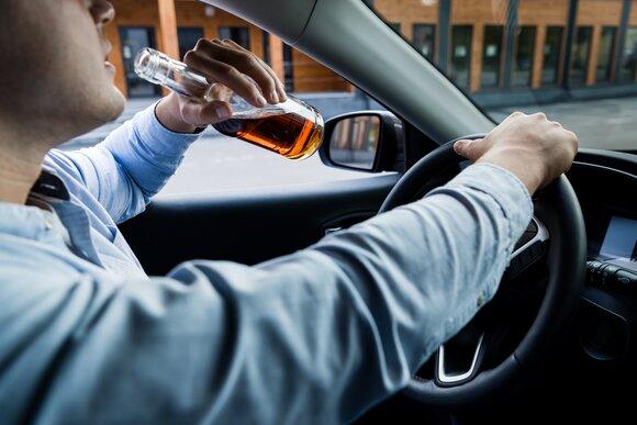 Эксперт рассказал, почему алкоголь и руль авто категорически не совместимы