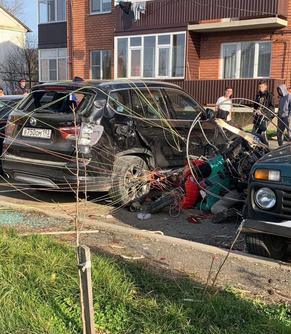 В Хадыженске упал параплан, пилот и пассажир погибли (Видео)