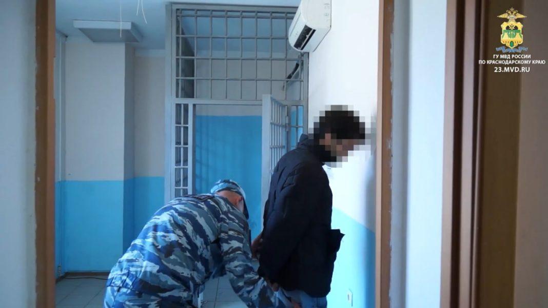 Приезжий в Сочи устроил перестрелку из-за трех троек на номерах «Жигулей»