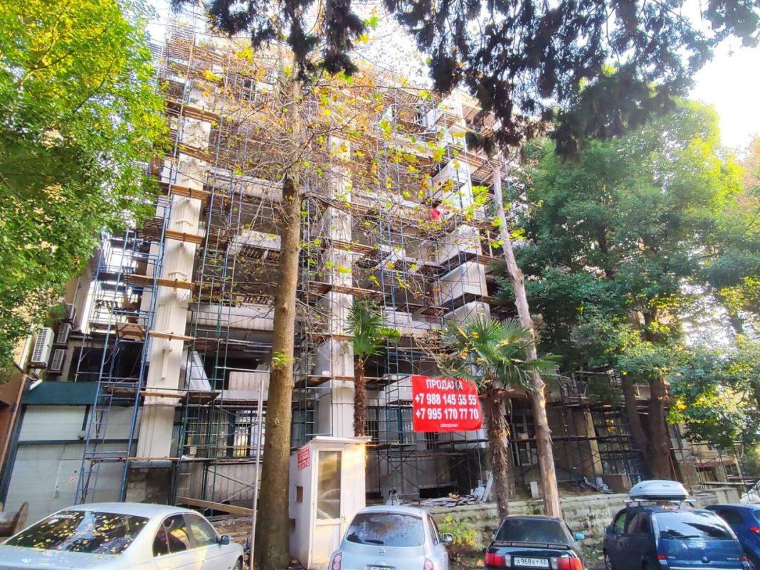 Многоэтажный самострой снесут на улице Нагорной в Сочи