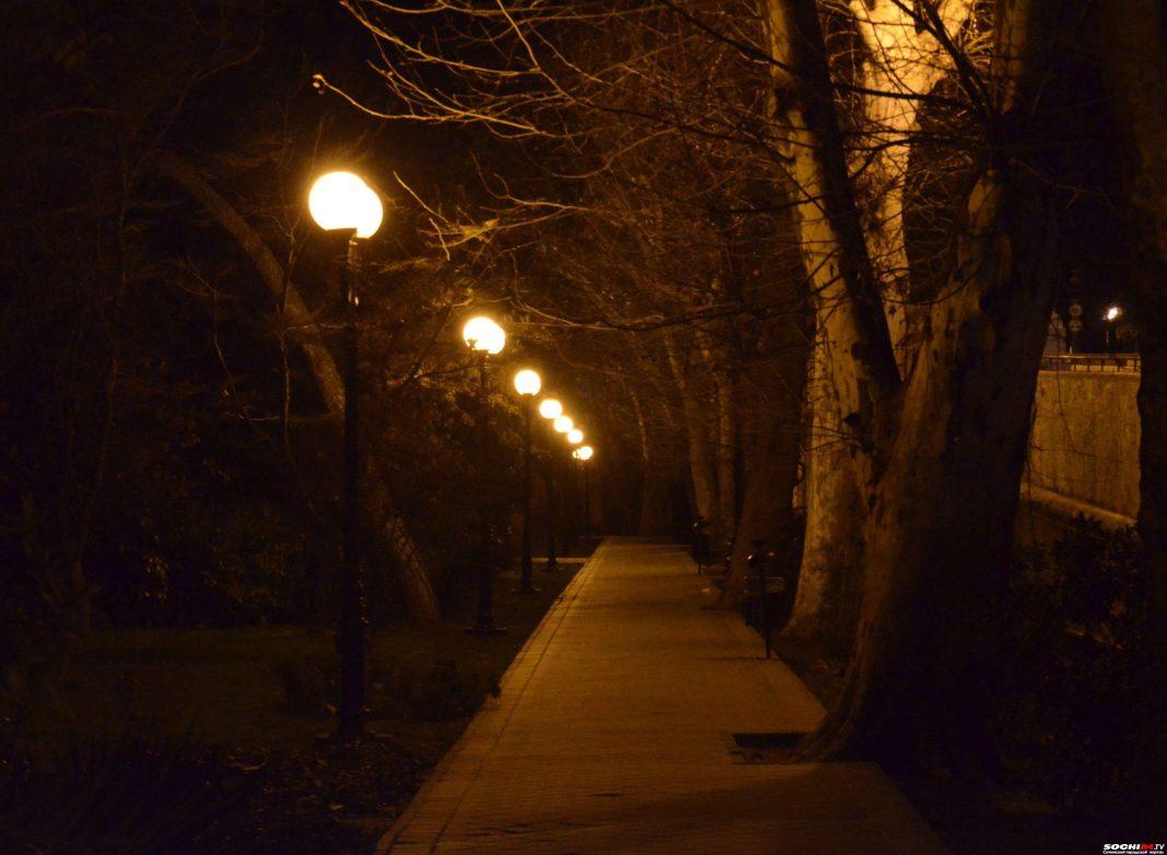 В темноте да не в обиде: некоторые улицы Сочи могут остаться без света