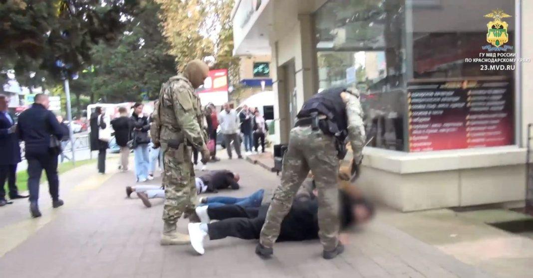 Троих валютчиков задержали в центре Сочи