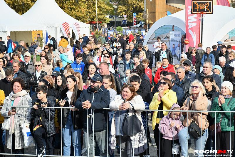 Финал ежегодного фестиваля национальных культур «Этно-Сочи» состоялся на курорте в День народного единства
