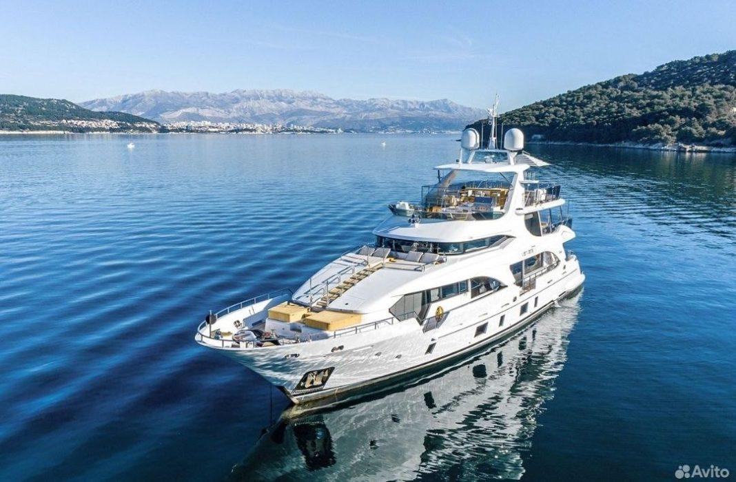 Яхту за полмиллиарда рублей продают в Сочи. За что такие деньги?