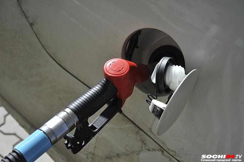 Водитель BMW грабит заправки в Сочи