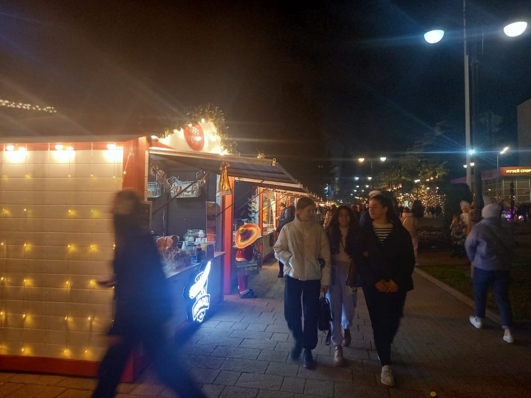 Кто из жителей Сочи не хочет встречать Новый Год дома — идите в город! Куда именно?