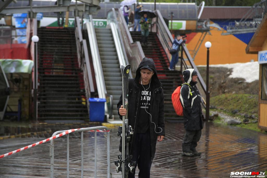 Снега нет, но расходится ещё рано: что сейчас происходит на Красной Поляне в Сочи?