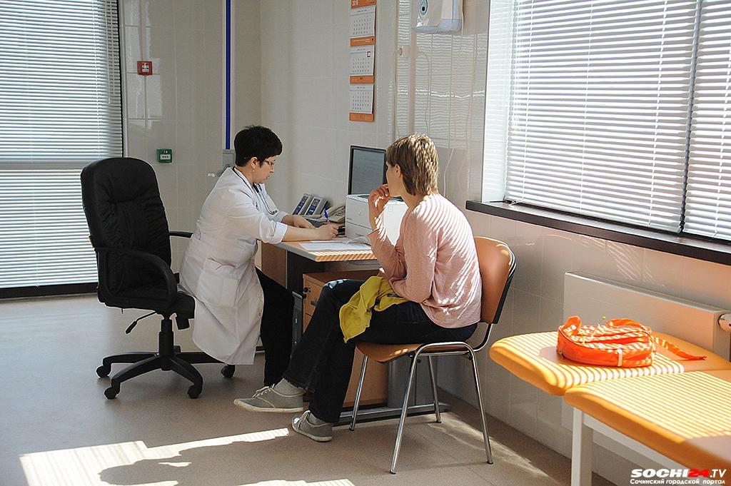В больницу без бумажек: сочинцы смогут пользоваться цифровыми полисами