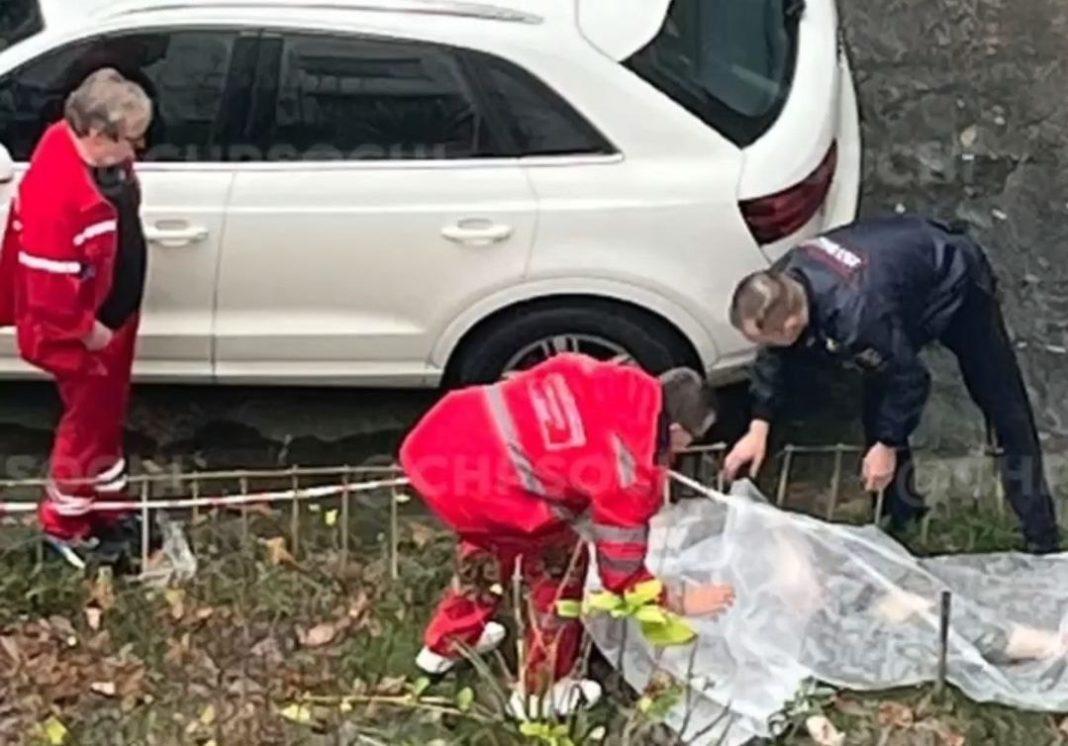 Строитель сорвался с крыши и разбился насмерть в Сочи (Видео)