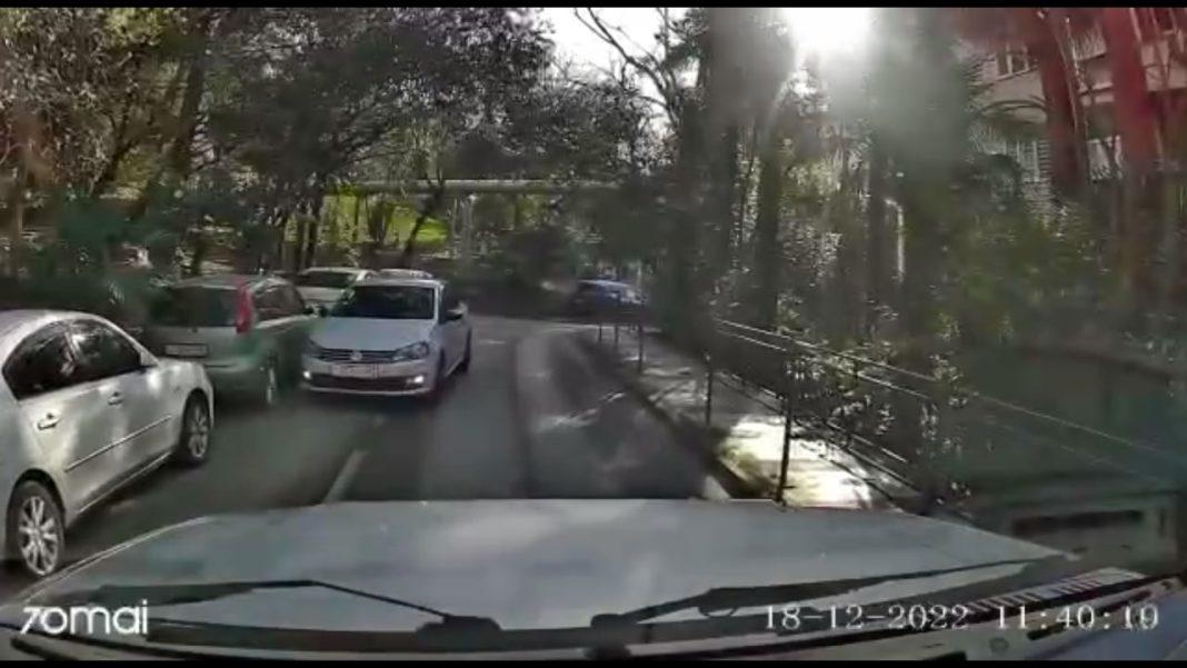 «Бог разрешил»: как водитель в Сочи оправдал езду по встречке (Видео)