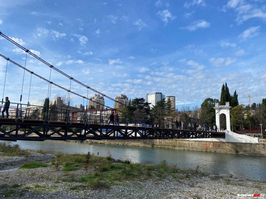 Долгожданное событие: пешеходный мост открыли в Сочи в канун Нового года