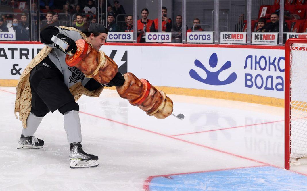Клюшка-шашлык и плащ-лаваш: как нападающий ХК «Сочи» удивил мир?