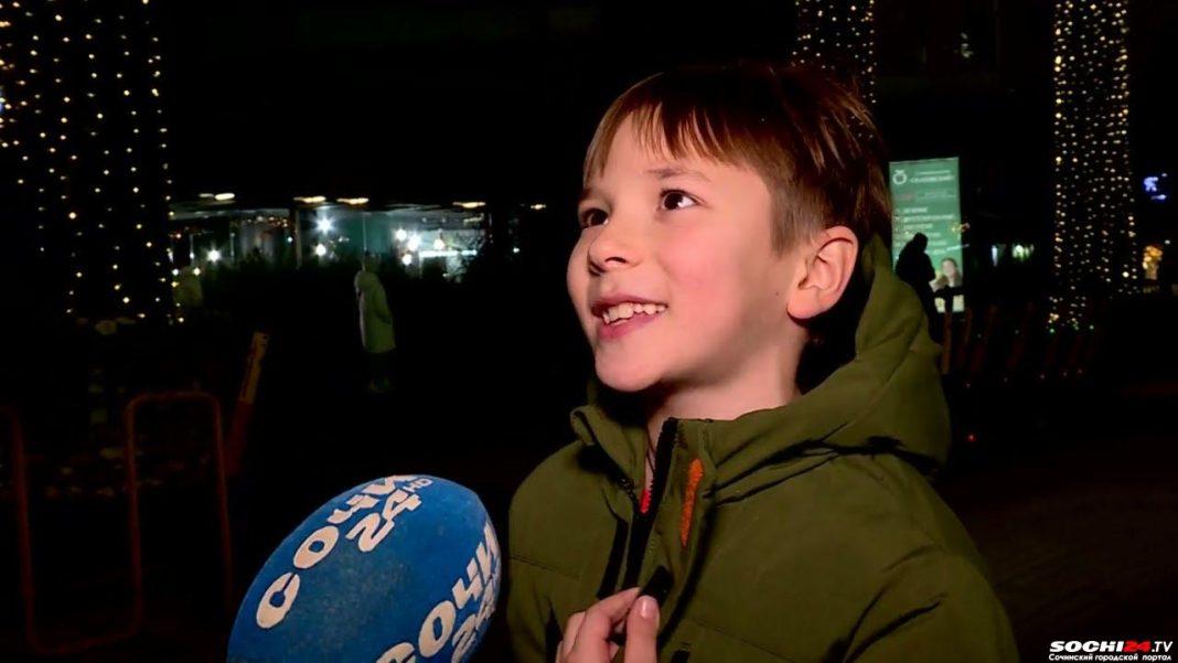 Пальмы вместо елок: как украсили Сочи к Новому году