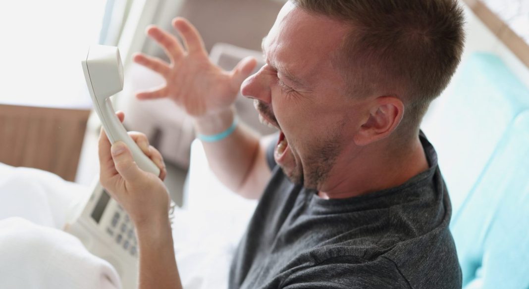 Вот это сервис: в Крыму россиян не пустили в свой отель