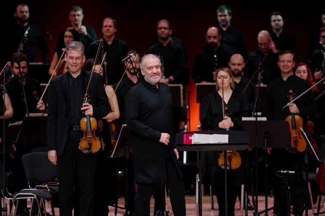Валерий Гергиев и оркестр Мариинского театра открыли первый Новогодний музыкальный фестиваль в Сириусе