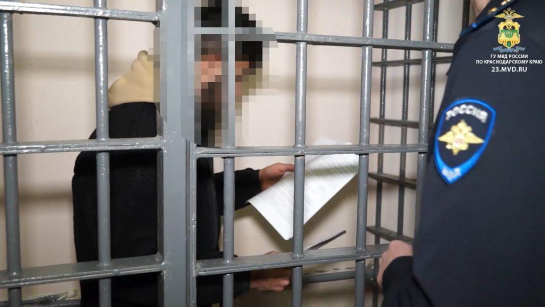 Приезжие угрожали расправой жителю Сочи и украли все его деньги (видео)